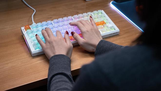 冲的电竞神器ATK RS7 Air磁轴键盘开元ky棋牌半价享受旗舰体验？低预算闭眼(图13)